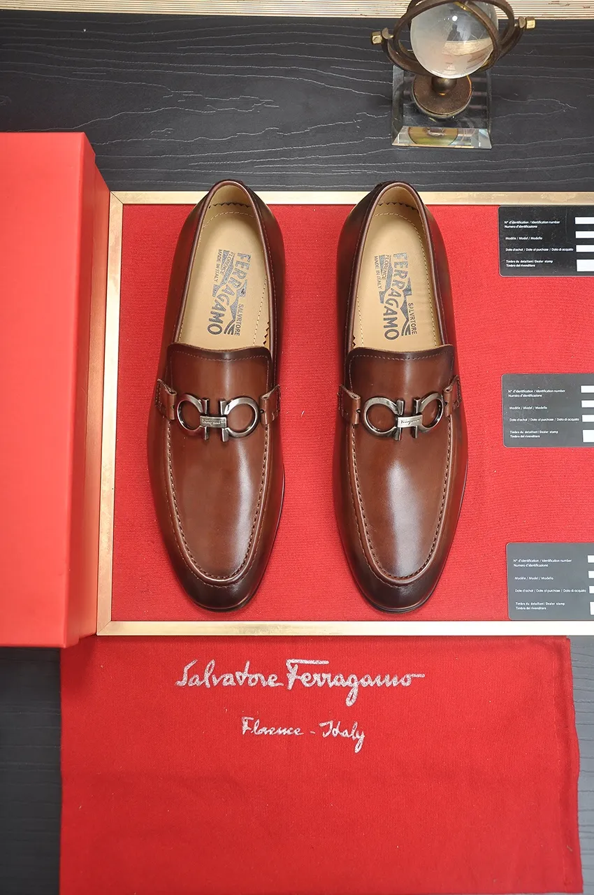 Men's shoes 💰520💶【Ferragamo/Ferragamo】The latest model in the counter. Original imported high-quality cowhide with open sides + imported 🐂 water-dyed cowhide lining + original luxury metal buckle + original combination outsole. No pressure for comparison. 38--45 (45 is custom-made and cannot be returned or exchanged)